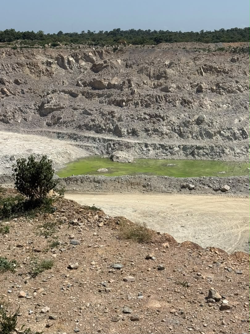 Pistes et paliers d'une mine à ciel ouvert